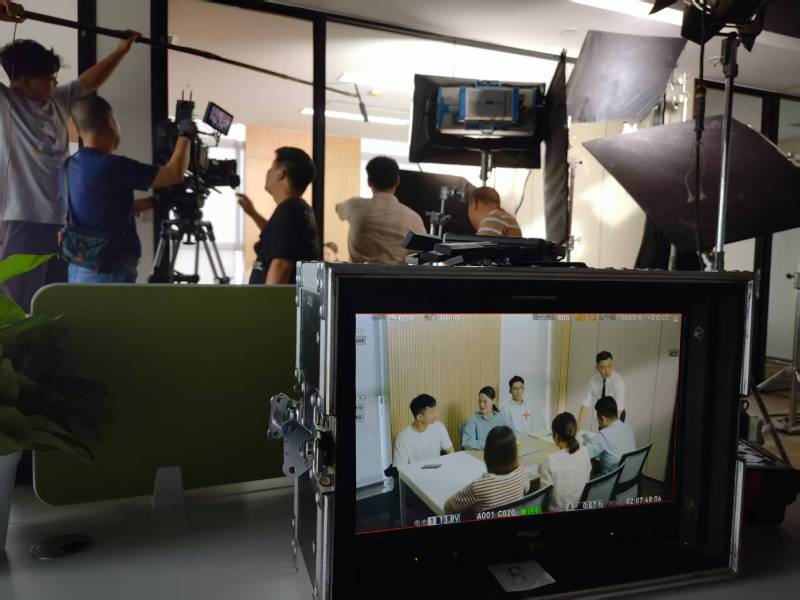 易县TVC拍摄公司：科技产品视觉化大师，诠释未来感与功能美学